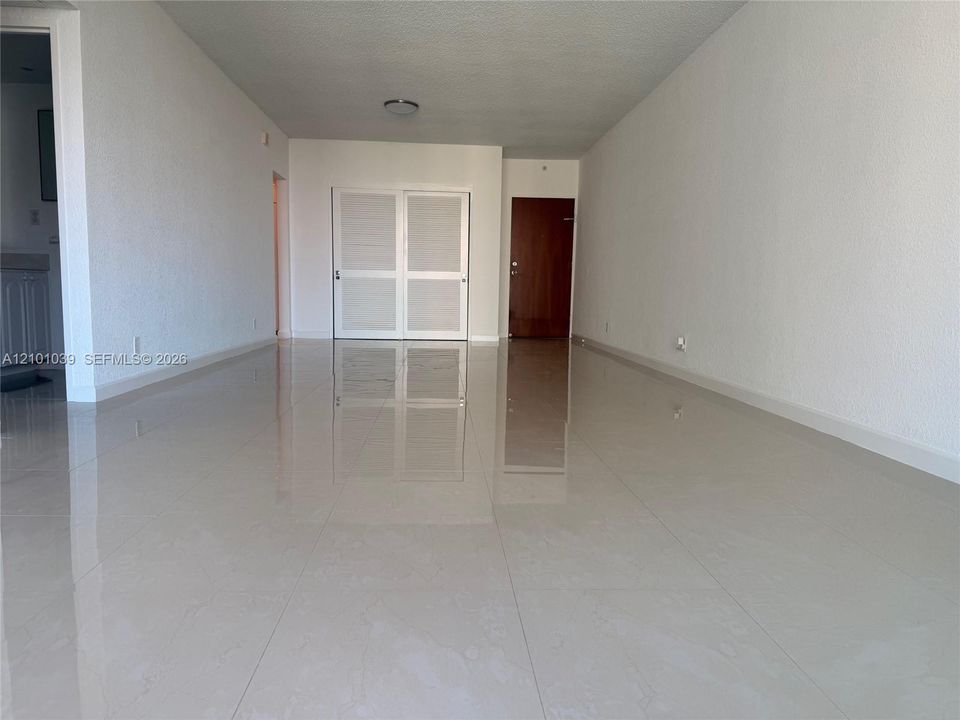 For Rent: $2,500 (1 beds, 1 baths, 905 Square Feet)