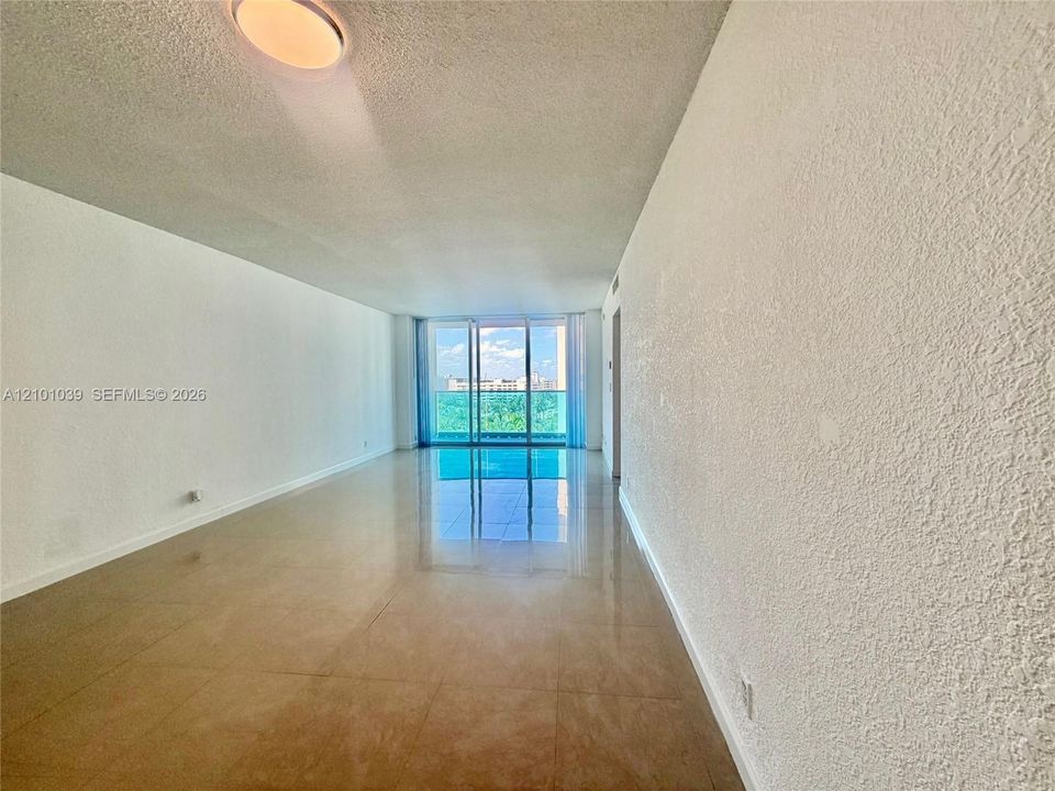 For Rent: $2,500 (1 beds, 1 baths, 905 Square Feet)