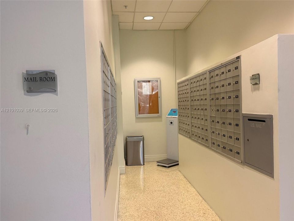 For Rent: $2,500 (1 beds, 1 baths, 905 Square Feet)