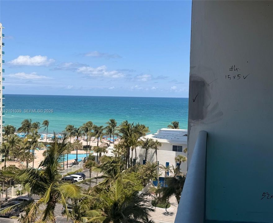 For Rent: $2,500 (1 beds, 1 baths, 905 Square Feet)