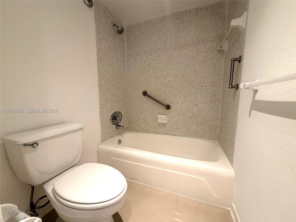 For Rent: $2,500 (1 beds, 1 baths, 905 Square Feet)