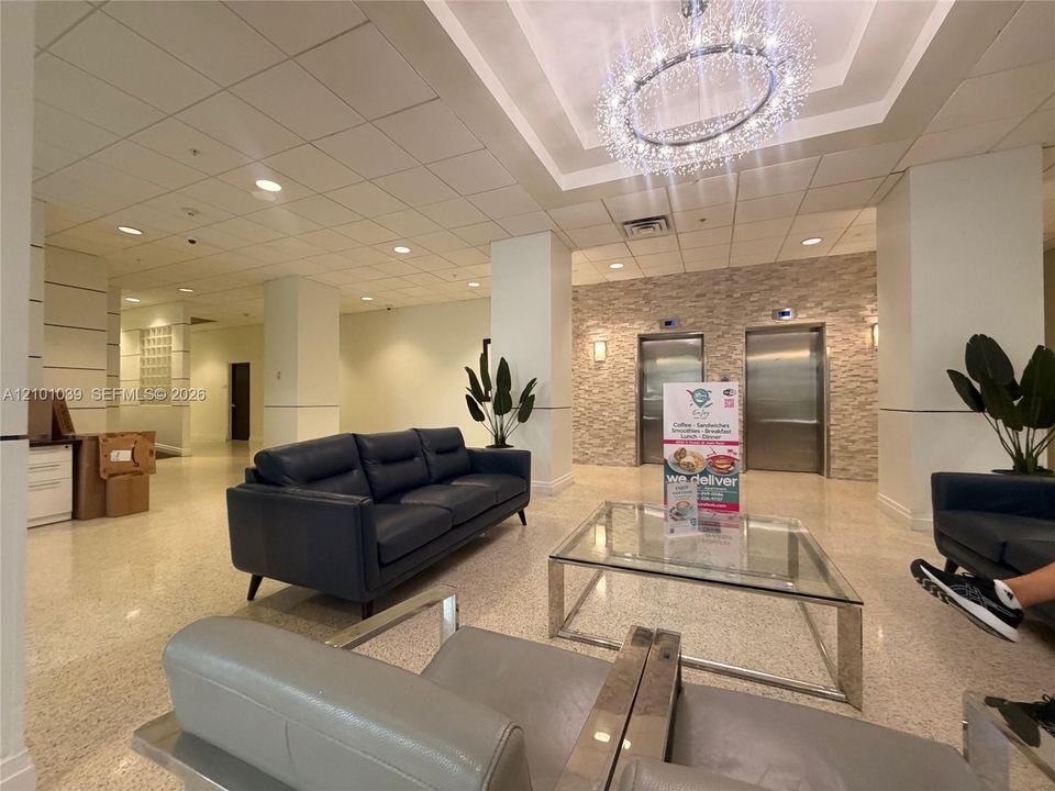 For Rent: $2,500 (1 beds, 1 baths, 905 Square Feet)