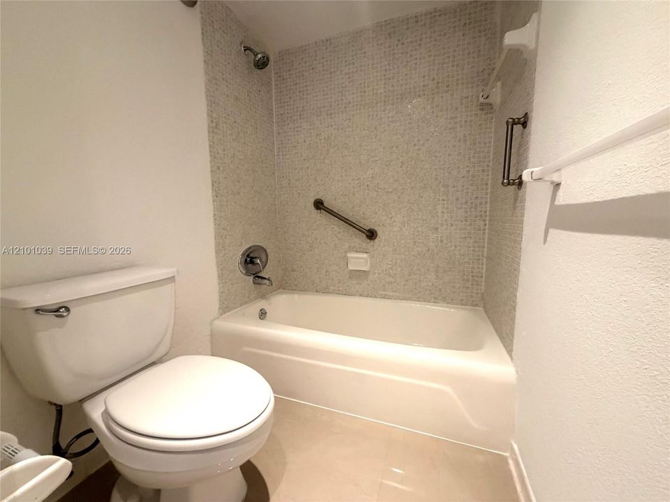 For Rent: $2,500 (1 beds, 1 baths, 905 Square Feet)
