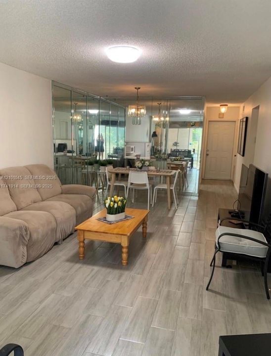 For Rent: $1,800 (2 beds, 2 baths, 920 Square Feet)