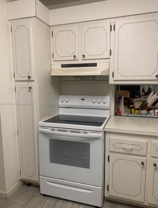 For Rent: $1,800 (2 beds, 2 baths, 920 Square Feet)