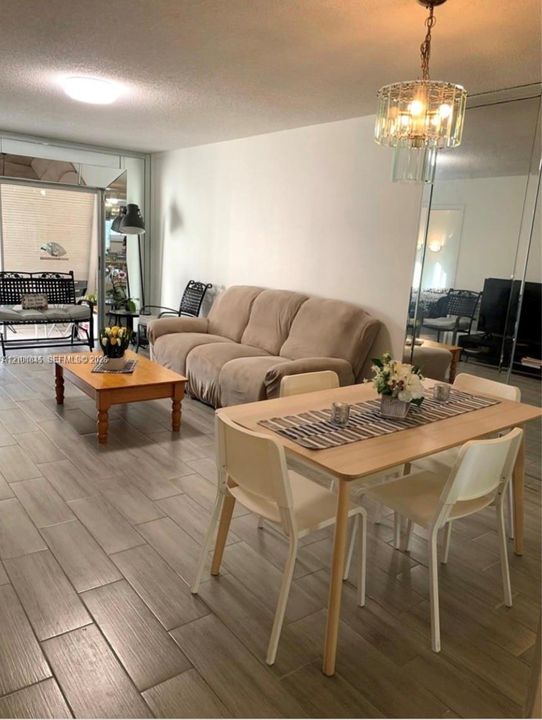 For Rent: $1,800 (2 beds, 2 baths, 920 Square Feet)