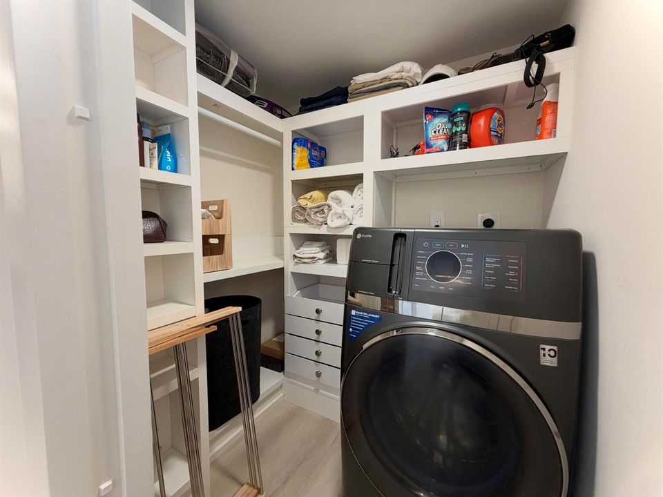 Closet with W/D