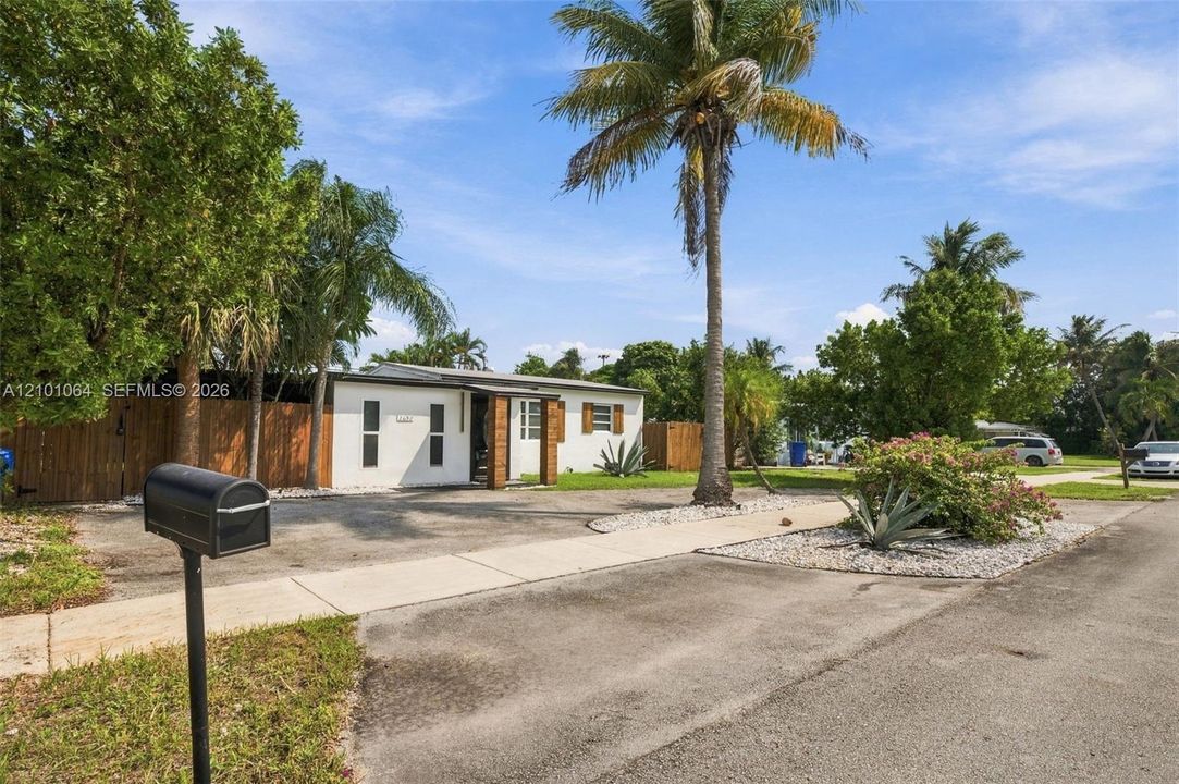 En Venta: $440,000 (3 camas, 2 baños, 648 Pies cuadrados)