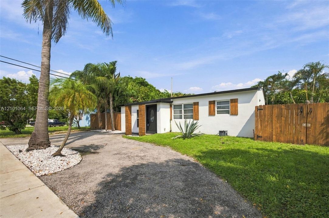 En Venta: $440,000 (3 camas, 2 baños, 648 Pies cuadrados)
