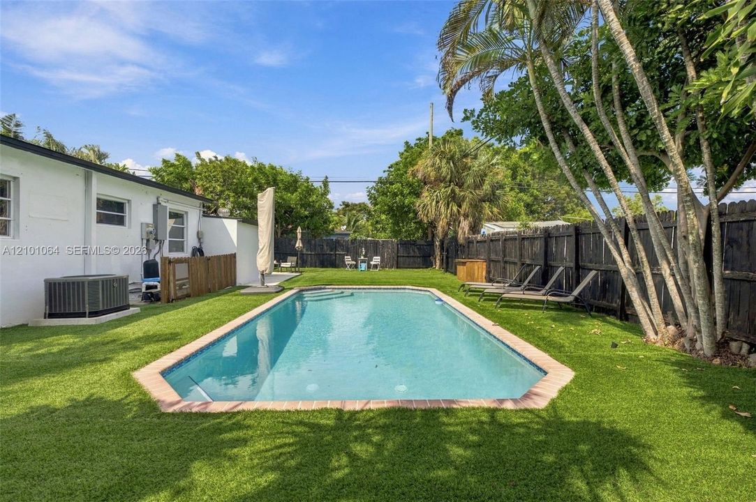 En Venta: $440,000 (3 camas, 2 baños, 648 Pies cuadrados)