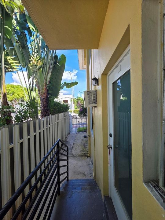 For Rent: $1,850 (1 beds, 1 baths, 600 Square Feet)