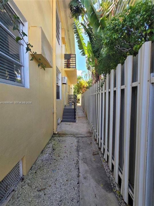 For Rent: $1,850 (1 beds, 1 baths, 600 Square Feet)