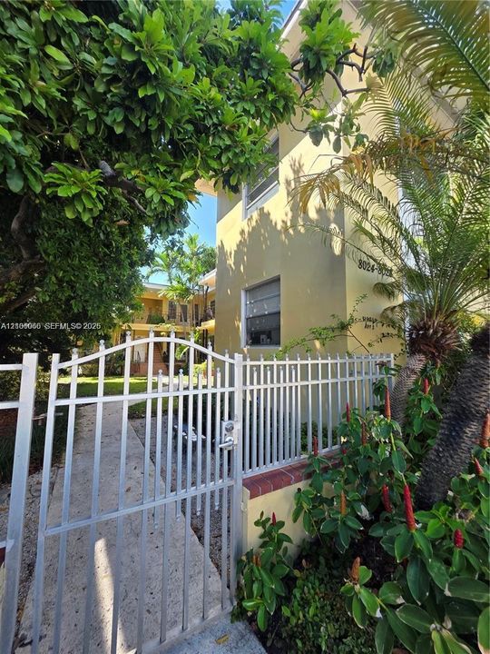 For Rent: $1,850 (1 beds, 1 baths, 600 Square Feet)
