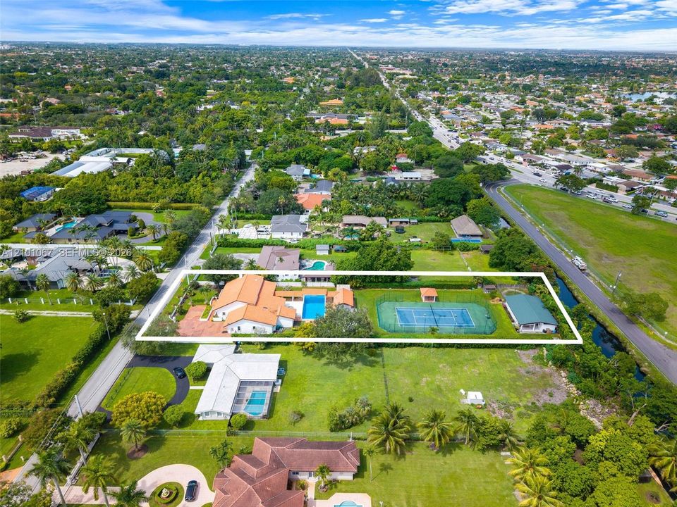 На продажу: $2,399,000 (5 спален, 4 ванн, 4037 Квадратных фут)