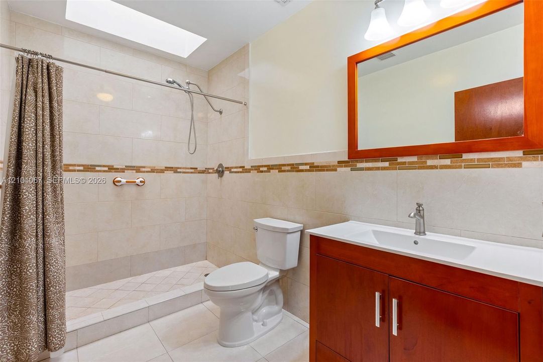 На продажу: $2,399,000 (5 спален, 4 ванн, 4037 Квадратных фут)