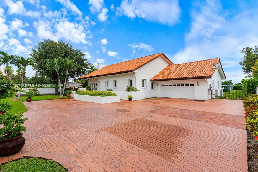 На продажу: $2,399,000 (5 спален, 4 ванн, 4037 Квадратных фут)