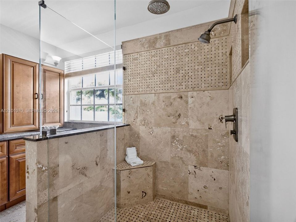 En Renta: $6,000 (4 camas, 2 baños, 2669 Pies cuadrados)