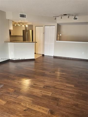В аренду: $2,890 (2 спален, 2 ванн, 1054 Квадратных фут)