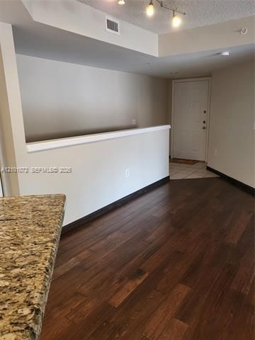 В аренду: $2,890 (2 спален, 2 ванн, 1054 Квадратных фут)
