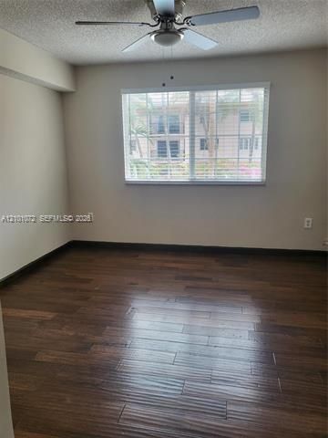 В аренду: $2,890 (2 спален, 2 ванн, 1054 Квадратных фут)