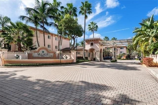 В аренду: $2,890 (2 спален, 2 ванн, 1054 Квадратных фут)