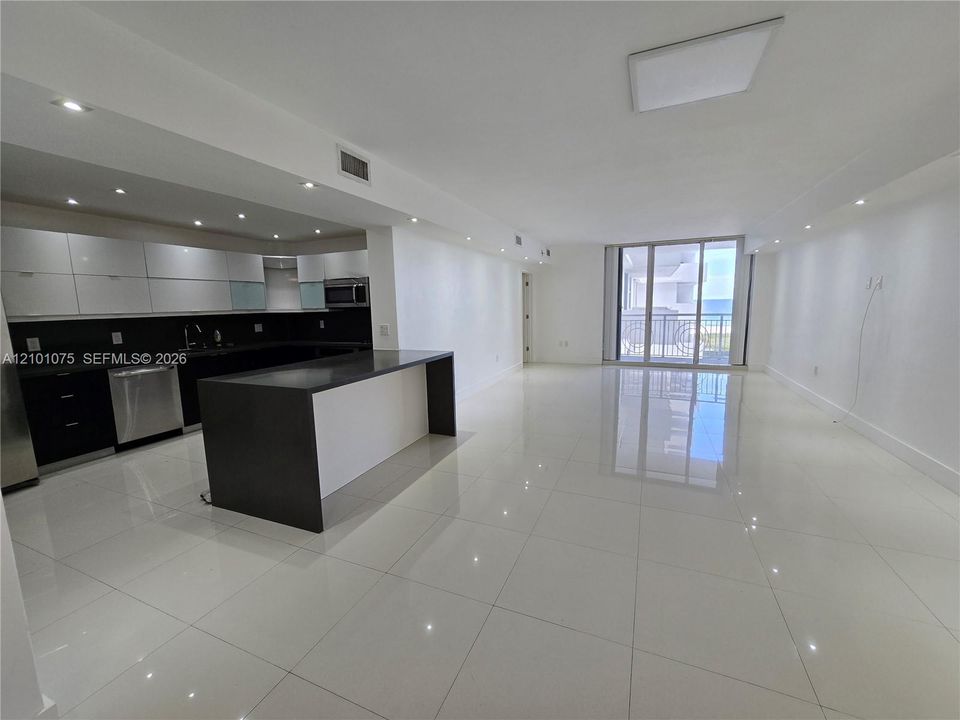 В аренду: $3,390 (2 спален, 2 ванн, 1295 Квадратных фут)