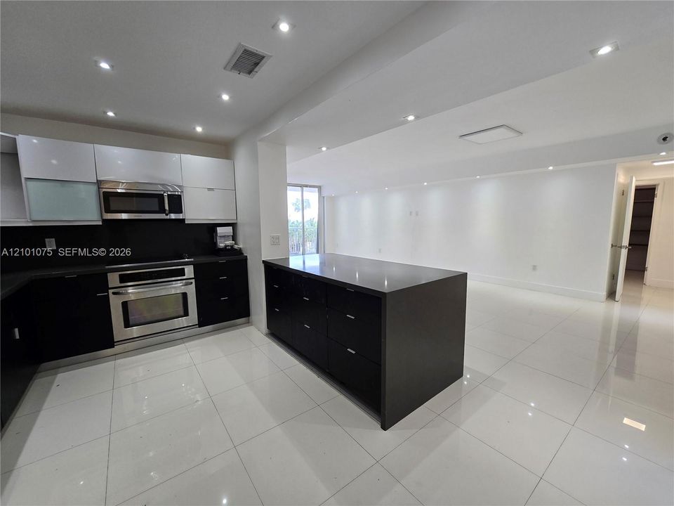 В аренду: $3,390 (2 спален, 2 ванн, 1295 Квадратных фут)