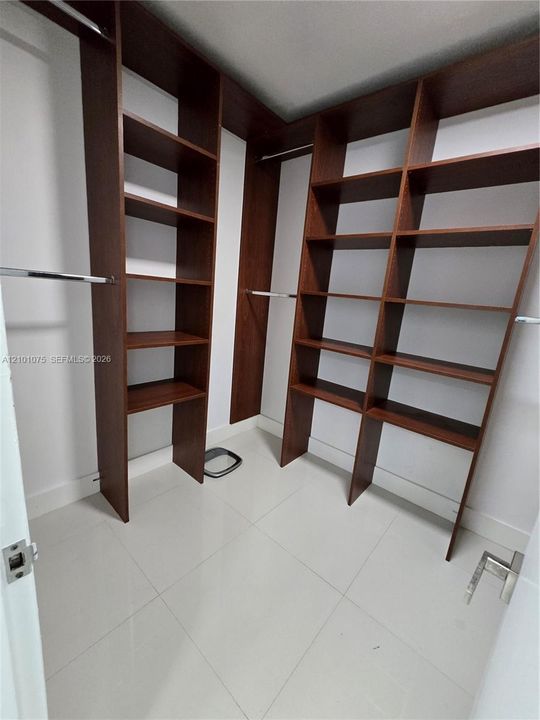 Walking closet Primary Bedroom