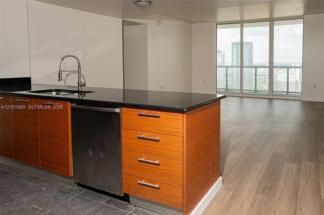 В аренду: $4,750 (2 спален, 2 ванн, 1256 Квадратных фут)