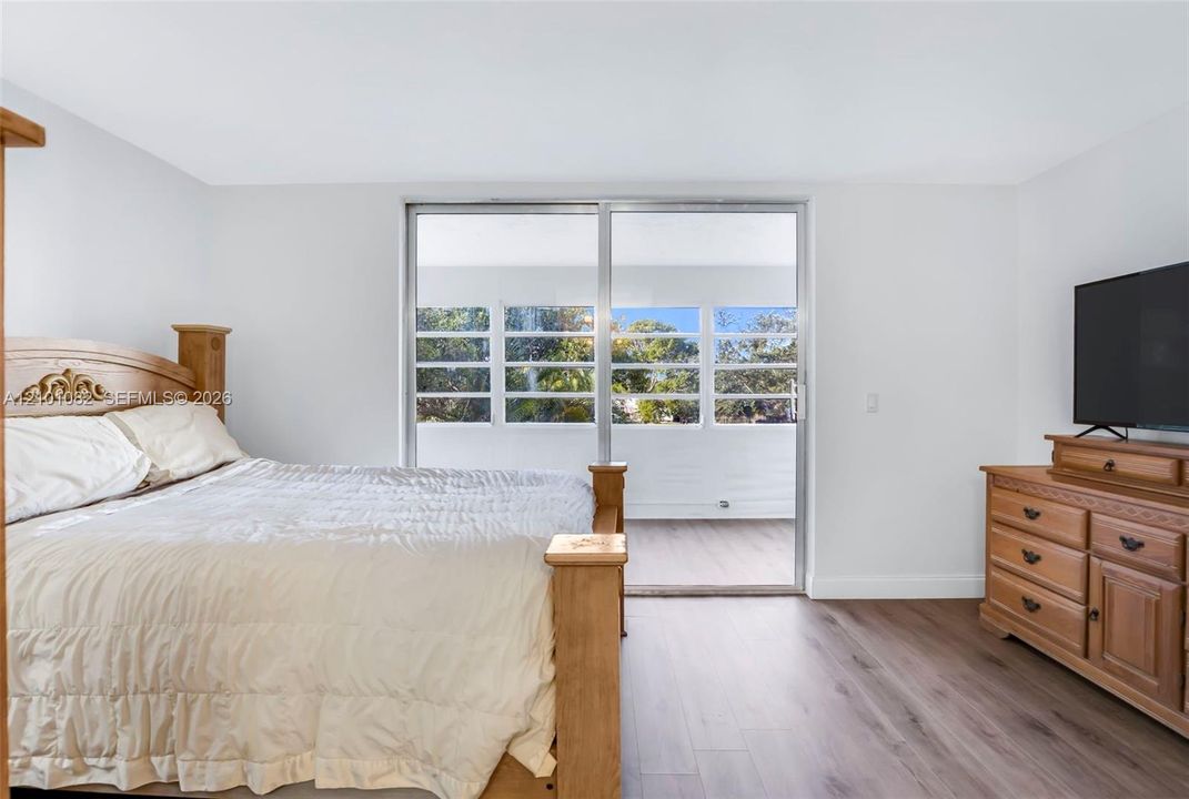 For Sale: $139,000 (2 beds, 2 baths, 970 Square Feet)