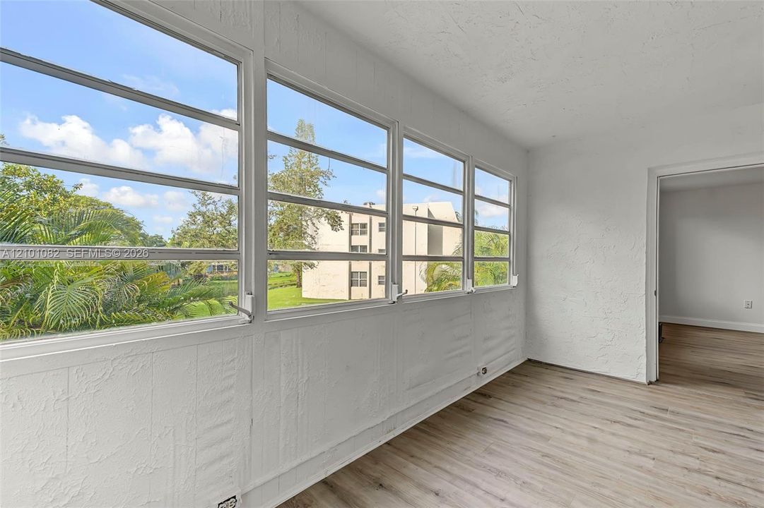 For Sale: $139,000 (2 beds, 2 baths, 970 Square Feet)