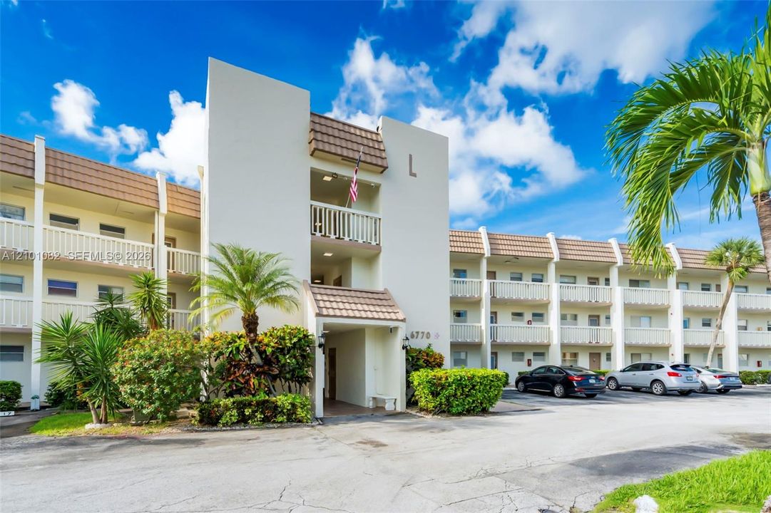 For Sale: $139,000 (2 beds, 2 baths, 970 Square Feet)