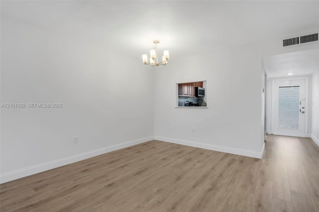 For Sale: $139,000 (2 beds, 2 baths, 970 Square Feet)