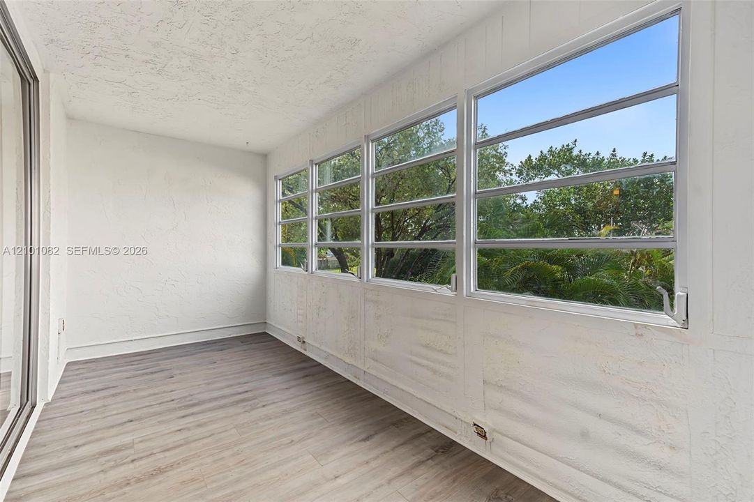 For Sale: $139,000 (2 beds, 2 baths, 970 Square Feet)