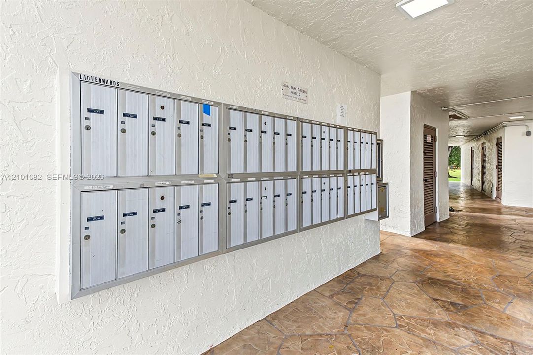 For Sale: $139,000 (2 beds, 2 baths, 970 Square Feet)
