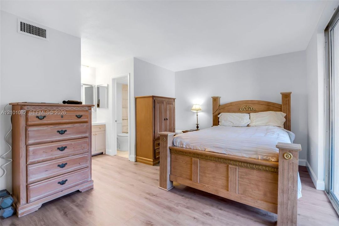 For Sale: $139,000 (2 beds, 2 baths, 970 Square Feet)