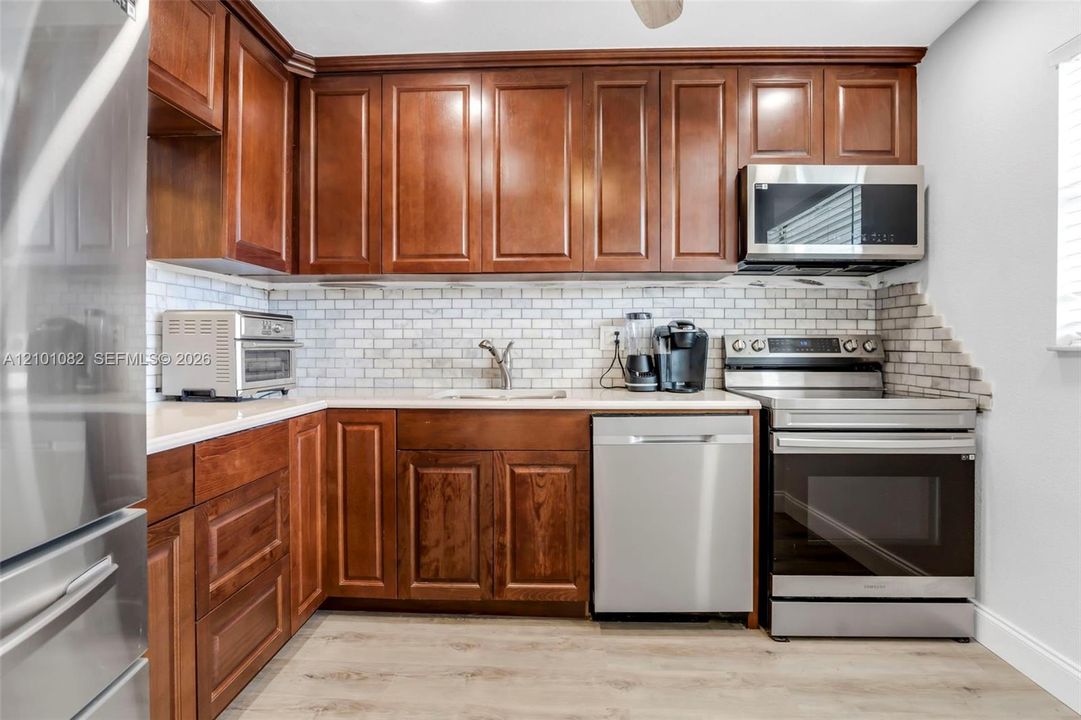 For Sale: $139,000 (2 beds, 2 baths, 970 Square Feet)