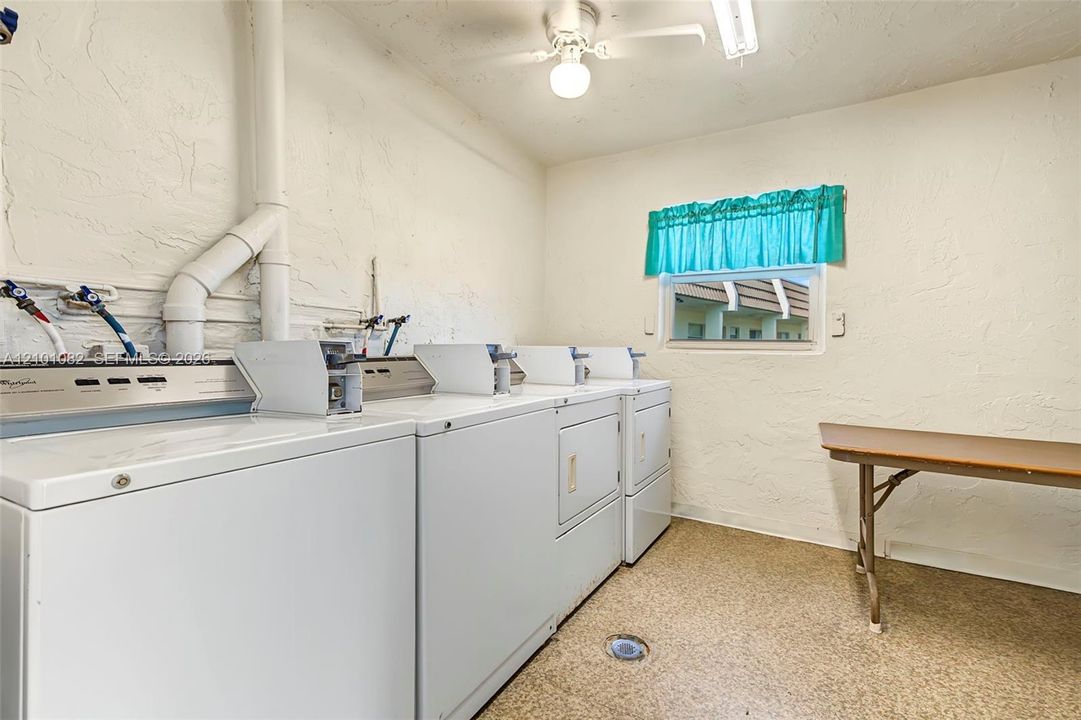 For Sale: $139,000 (2 beds, 2 baths, 970 Square Feet)