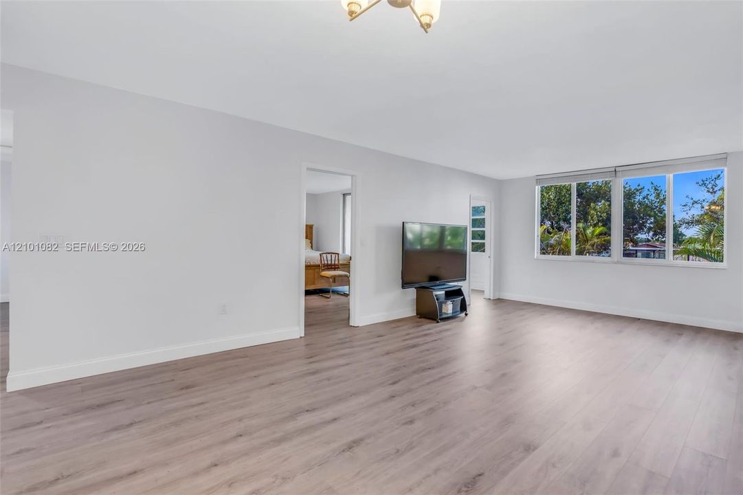 For Sale: $139,000 (2 beds, 2 baths, 970 Square Feet)