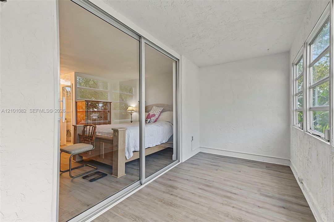 For Sale: $139,000 (2 beds, 2 baths, 970 Square Feet)