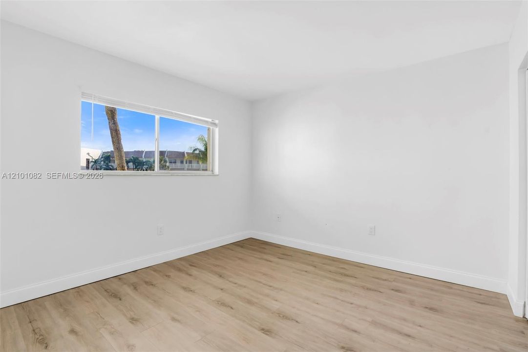 For Sale: $139,000 (2 beds, 2 baths, 970 Square Feet)