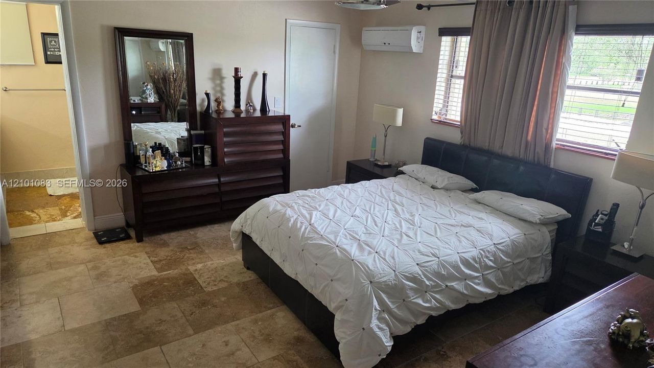 For Sale: $699,000 (4 beds, 2 baths, 1978 Square Feet)