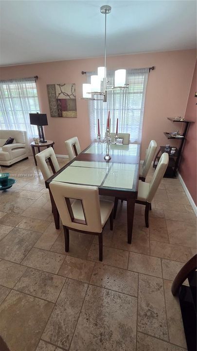 For Sale: $699,000 (4 beds, 2 baths, 1978 Square Feet)