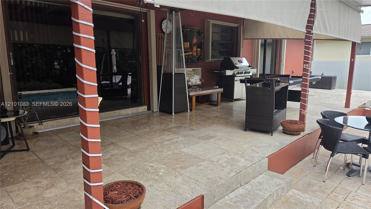 For Sale: $699,000 (4 beds, 2 baths, 1978 Square Feet)