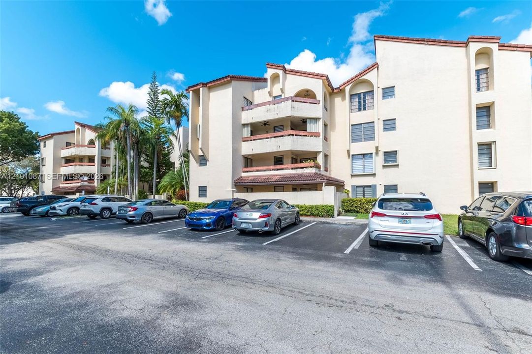 For Rent: $2,400 (2 beds, 2 baths, 1040 Square Feet)
