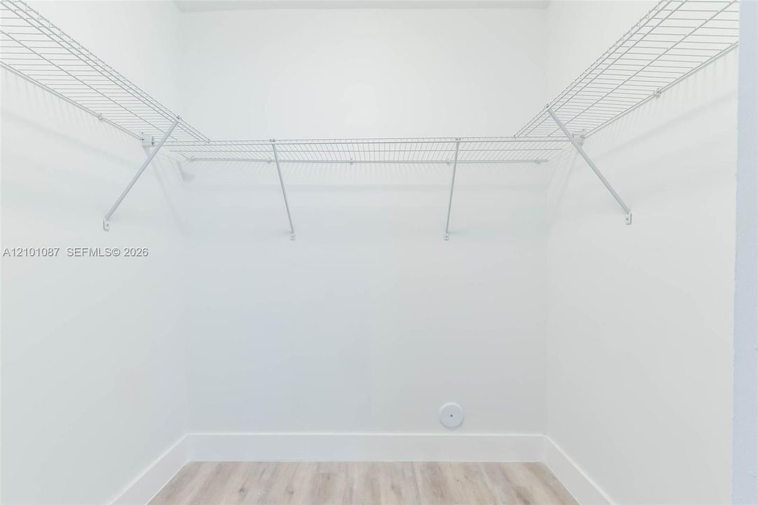 For Rent: $2,400 (2 beds, 2 baths, 1040 Square Feet)