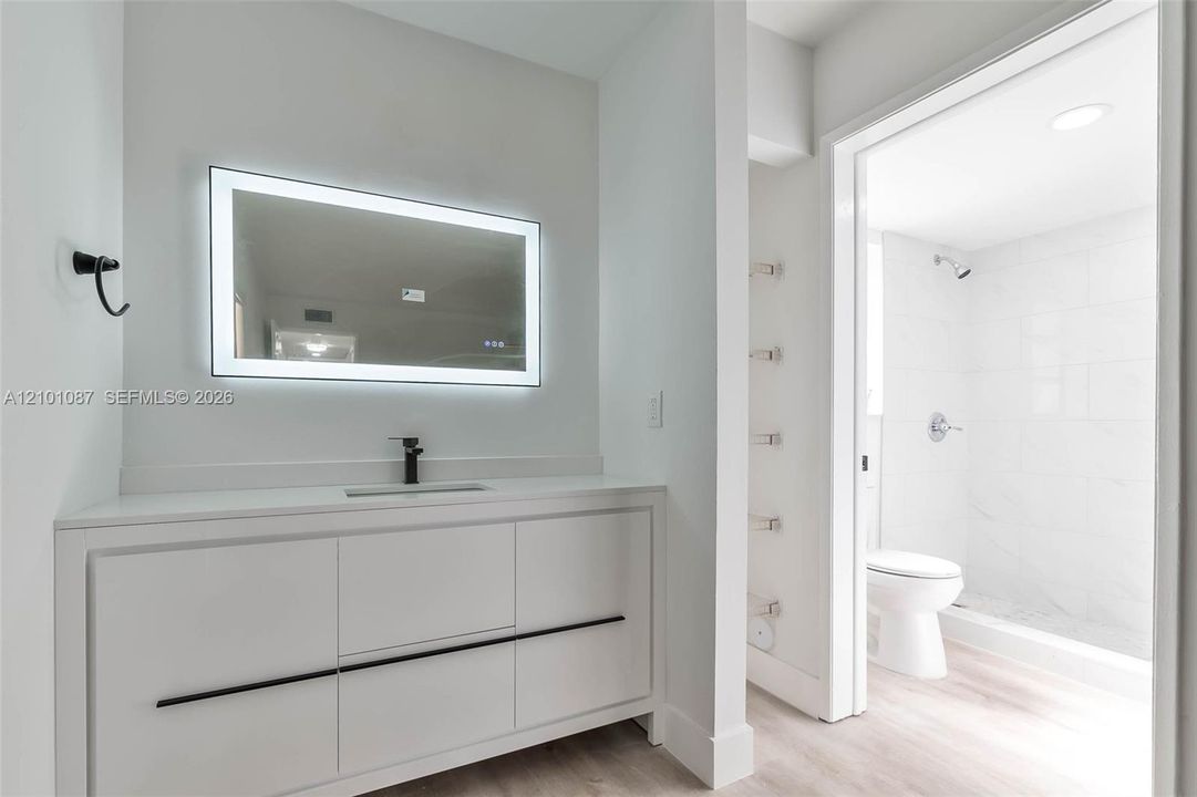For Rent: $2,400 (2 beds, 2 baths, 1040 Square Feet)