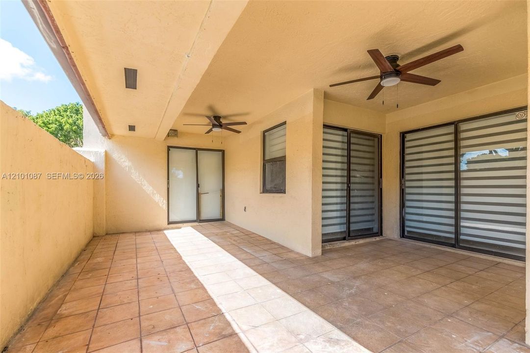 For Rent: $2,400 (2 beds, 2 baths, 1040 Square Feet)