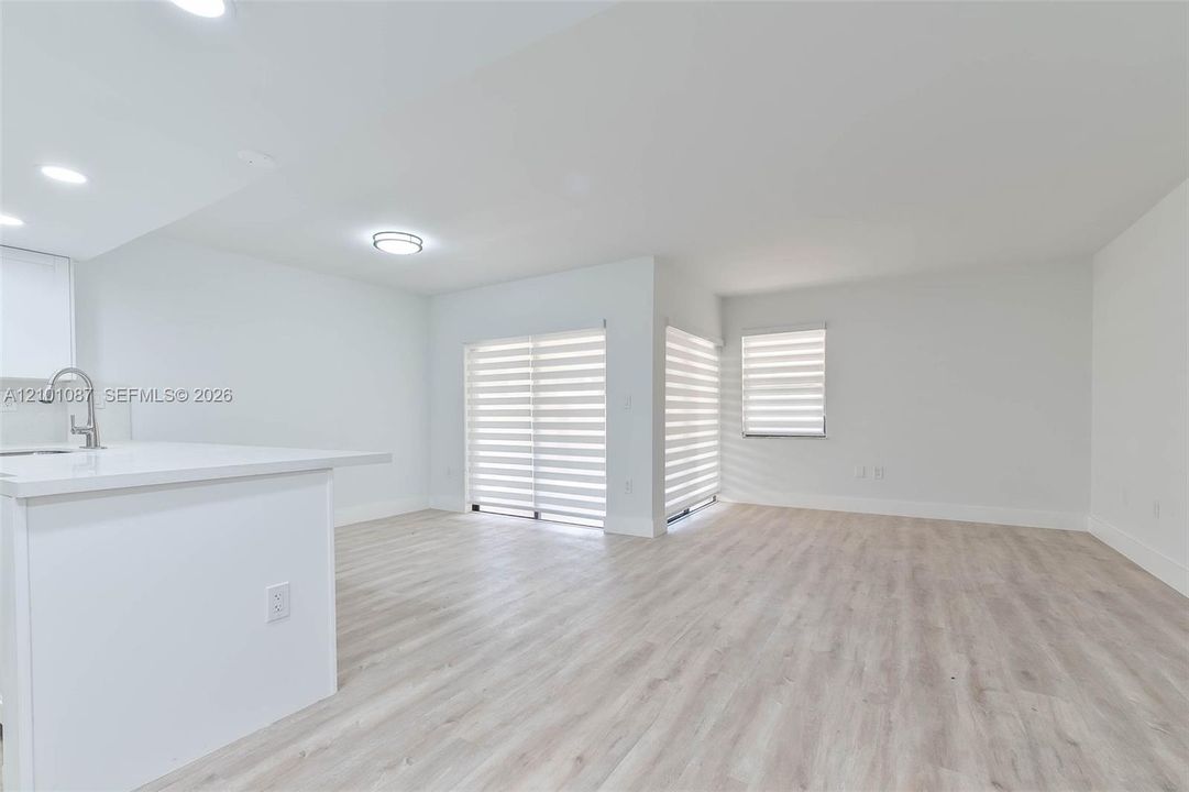 For Rent: $2,400 (2 beds, 2 baths, 1040 Square Feet)
