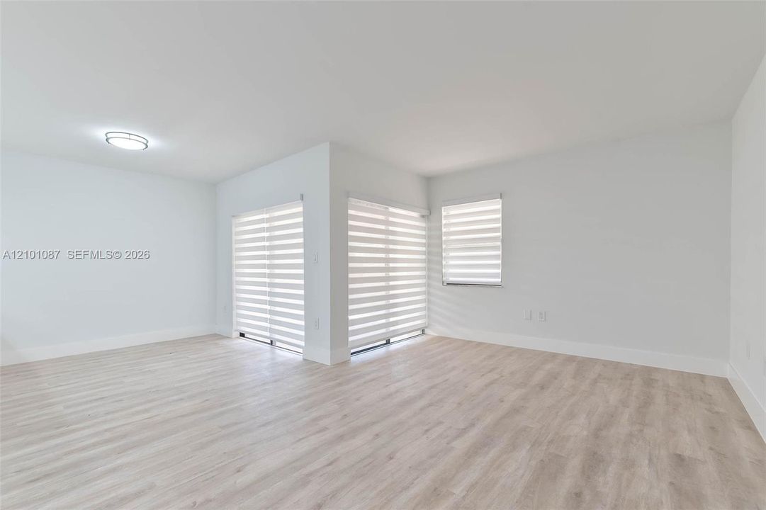 For Rent: $2,400 (2 beds, 2 baths, 1040 Square Feet)